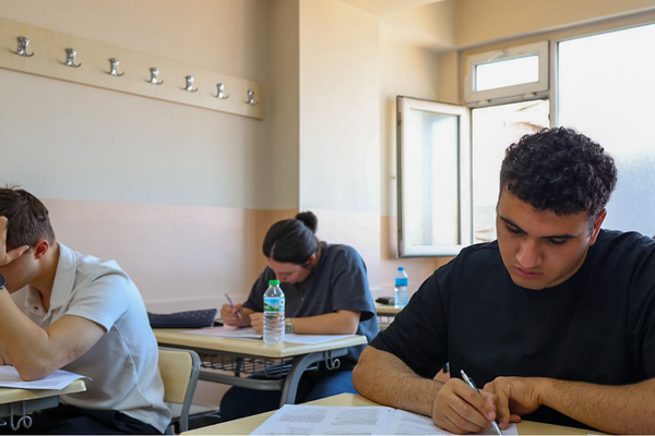 Mihmandar Akademi öğrencileri YKS’de derece elde etti