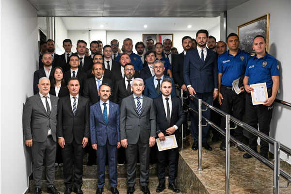 Vali Aktaş’tan başarılı emniyet personeline Başarı Belgesi
