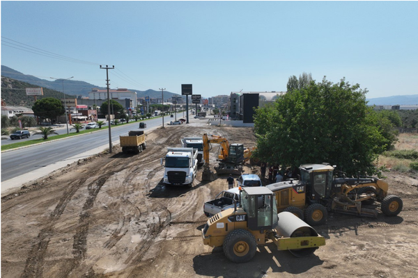 Edremit’te E-87 Karayolu’na nefes aldıracak yan yol çalışması başladı