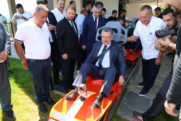 Doğu Karadeniz’in en uzun dağ kızağı Yomra’da açıldı