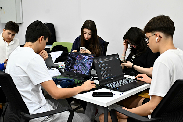 Muratpaşa’da girişimcilere yapay zeka destekli marka eğitimi