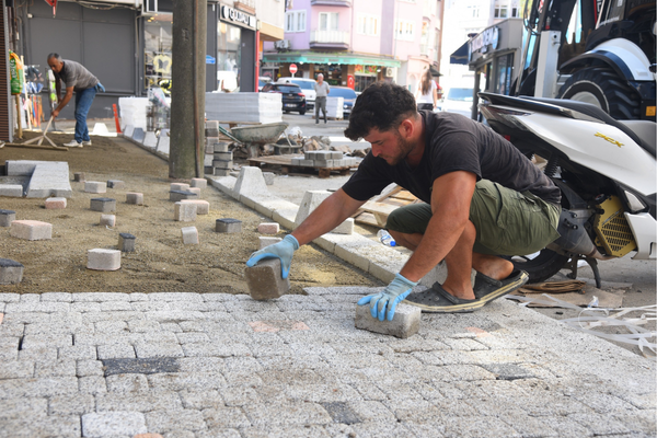 Giresun’da cadde ve sokaklarda yenileme çalışmaları sürüyor