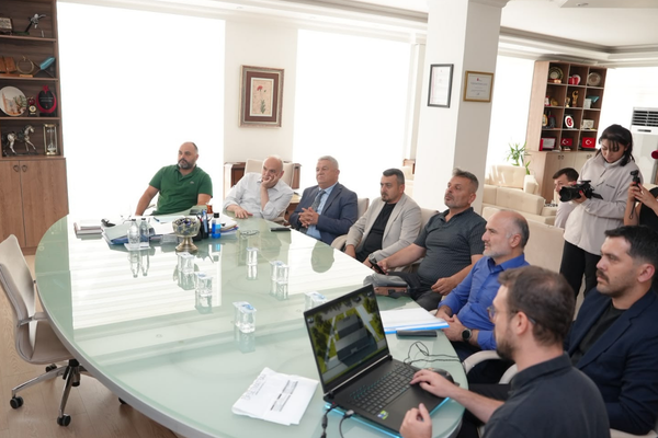 Başkan Özlü, Kaynaşlı Modern Pazaryeri Projesi’ni teslim etti