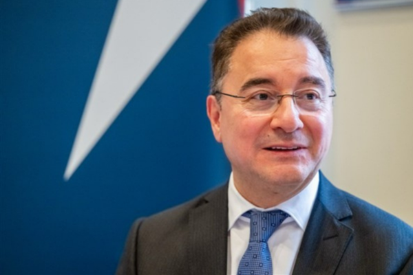 Babacan, VNL şampiyonu A Milli Kadın Voleybol Takımı’nı kutladı