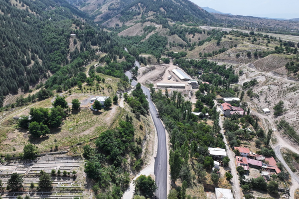 Gölcük-Dere Mahallesi yolunda asfalt çalışmaları tamamlanma aşamasına geldi