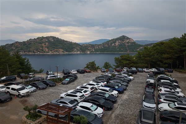 Marmaris’te otel dolulukları tartışılırken İçmeler’de araç yoğunluğu dikkat çekti