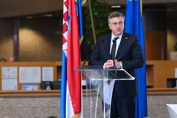 Plenkovic, yaşlı bakım merkezinin açılışını yaptı
