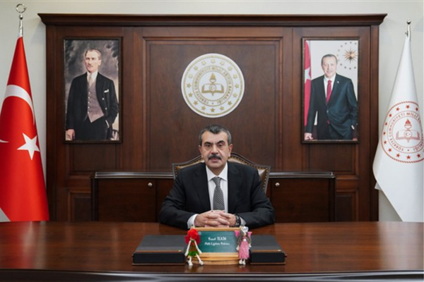 Bakan Tekin, ÖğretmenİZ Dergisi’nin yeni sayısını tanıttı
