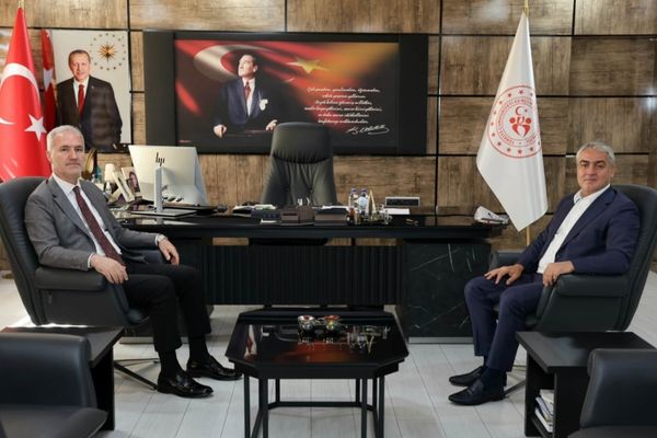 İnegöl’ün eski belediye binası Gençlik Merkezi oluyor