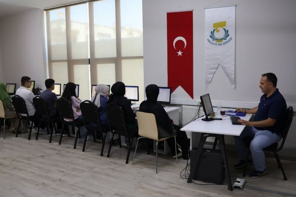 Haliliye Belediyesinden gençlere bilgisayar kursu desteği