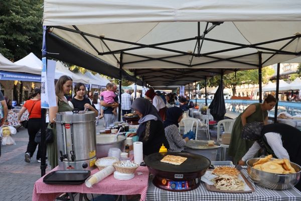 Bursa’da “Meydan Kadınların” dayanışma pazarı kuruldu
