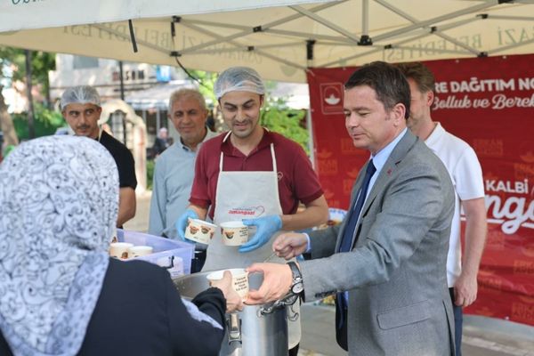 Osmangazi’de Muharrem ayı dolayısıyla vatandaşlara aşure ikram edildi