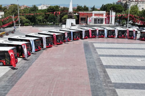 Manisa Büyükşehir Belediyesi 14 yeni otobüsü hizmete aldı