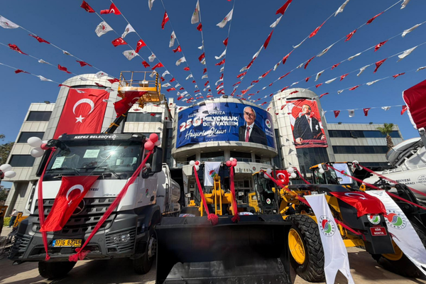 Kepez Belediyesi’nden 250 milyon liralık yatırım: 37 yeni araç hizmete alındı