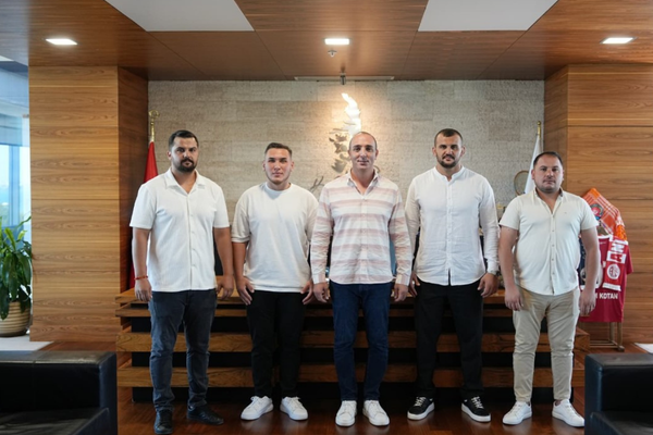 Başkan Kotan, Kırkpınar’da dereceye giren güreşçileri ödüllendirdi