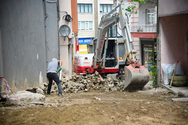 Yeşiltepe Caddesi’nde yenileme çalışmalarında ikinci etaba geçildi