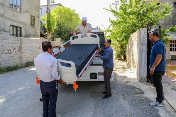 Van Büyükşehir Belediyesi ihtiyaç sahibi hastalara hasta yatağı desteğini sürdürüyor