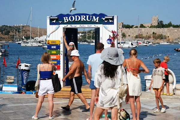 Bodrum’da  “Maviye Açılan Kapı” projesini hayata geçirdi