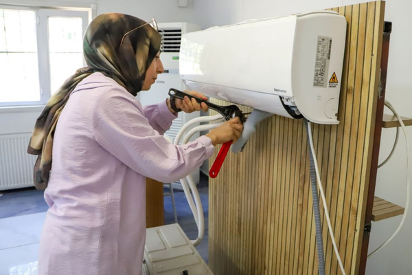 Diyarbakır’da kadınlara yönelik klima ve kombi bakım eğitimi verildi