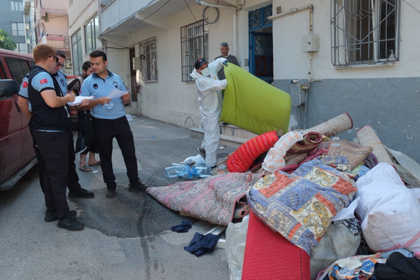 Yıldırım’da çöp ev temizlendi: Evden 5 ton atık çıkarıldı