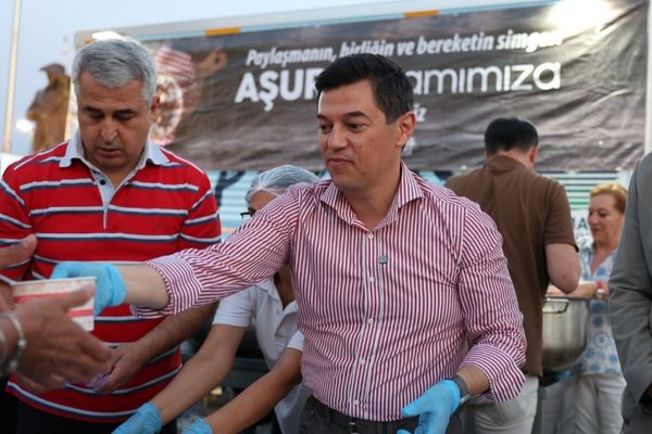 Marmaris’te 2 bin kişiye aşure ikramı