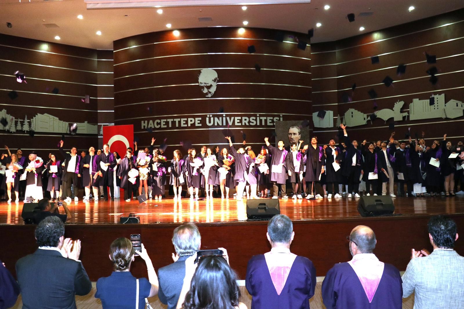 Hacettepe Üniversitesi ASO 1. OSB Meslek Yüksekokulu’nda Mezuniyet Coşkusu