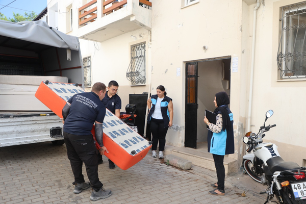 Atma Paylaş Projesi’yle Bodrum’da 87 haneye 265 parça eşya desteği