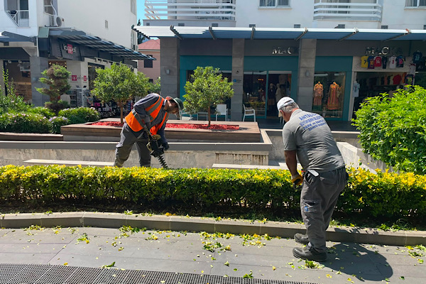 Kemer Liman Caddesi’nde çevre düzenlemesi çalışması yapıldı