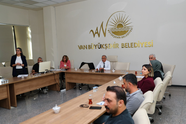 Van Büyükşehir Belediyesi’nde şube müdürlerine resmi yazışma eğitimi