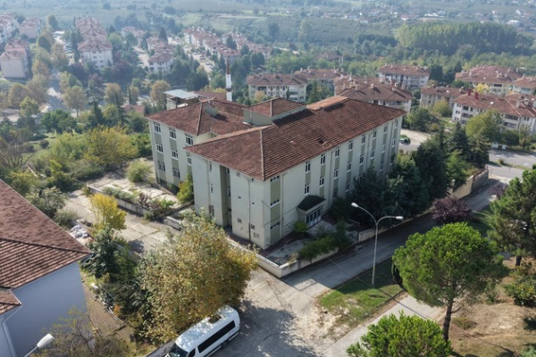 Düzce’de eski Sağlık Meslek Lisesi binası huzurevine dönüştürülecek