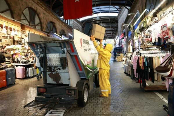 Osmangazi’de temizlik çalışmaları 7 gün 24 saat sürüyor
