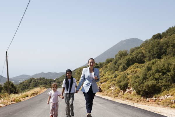 Kaş’ta 17 kilometrelik yol çalışmasının 10 kilometresi tamamlandı