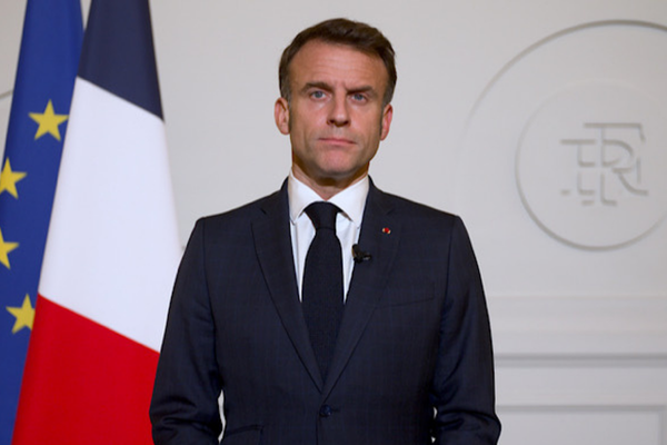 Macron: 15 yaş altı sosyal medya yasağı için yeni yol haritasını Komisyon’a sunuyoruz