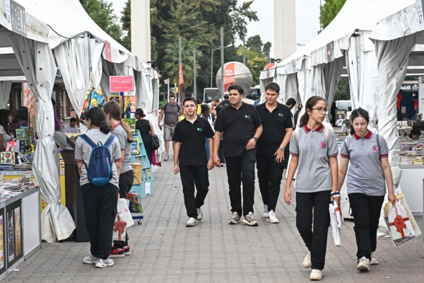 İZKİTAP Kültürpark’ta kitapseverleri buluşturuyor