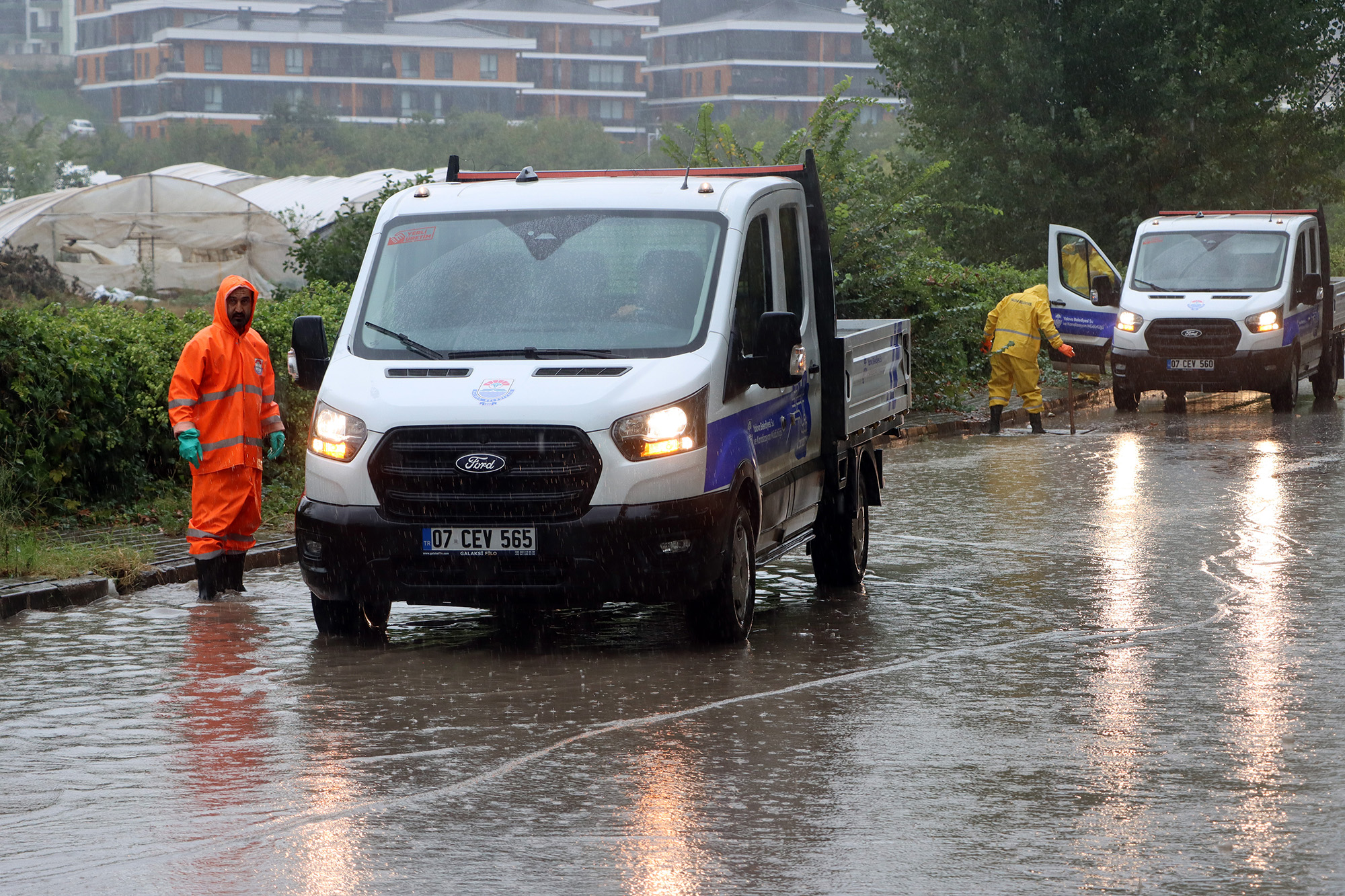 Yalova’da yağış sonrası tıkanan noktalara müdahale