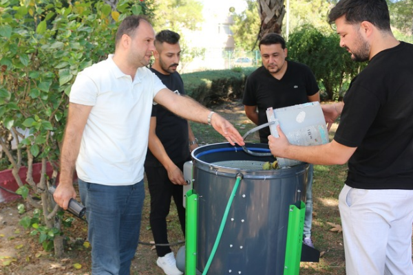 Büyükşehir’den Kemerli ceviz üreticilerine makine desteği