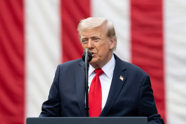 Trump, CNN, MS NOW ve Politico’yu Beyaz Saray’dan men ettiğini açıkladı