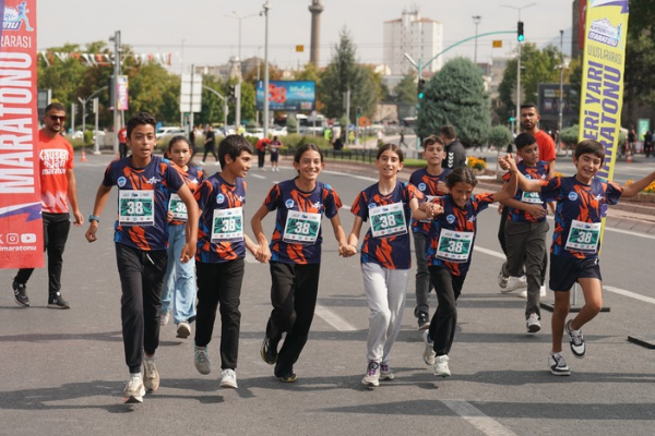 Kayseri’de 6. Uluslararası Yarı Maraton heyecanı başladı
