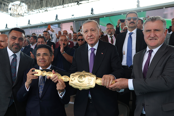 Erdoğan, Yağlı Güreş Cumhurbaşkanlığı Kupası finalini izledi