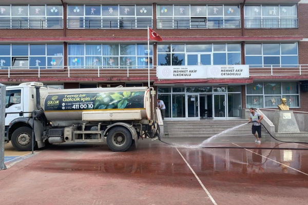 Gölcük’te okul bahçeleri yeni eğitim öğretim yılına hazır