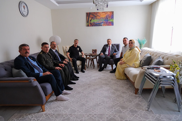 Vali Çiçek, gazi Bayram Ali Koşar’ı ziyaret etti