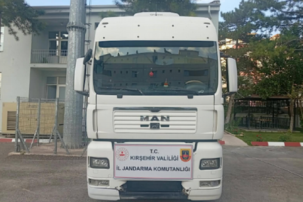 Kırşehir’de şasesi değiştirilen tır yol kontrolünde yakalandı