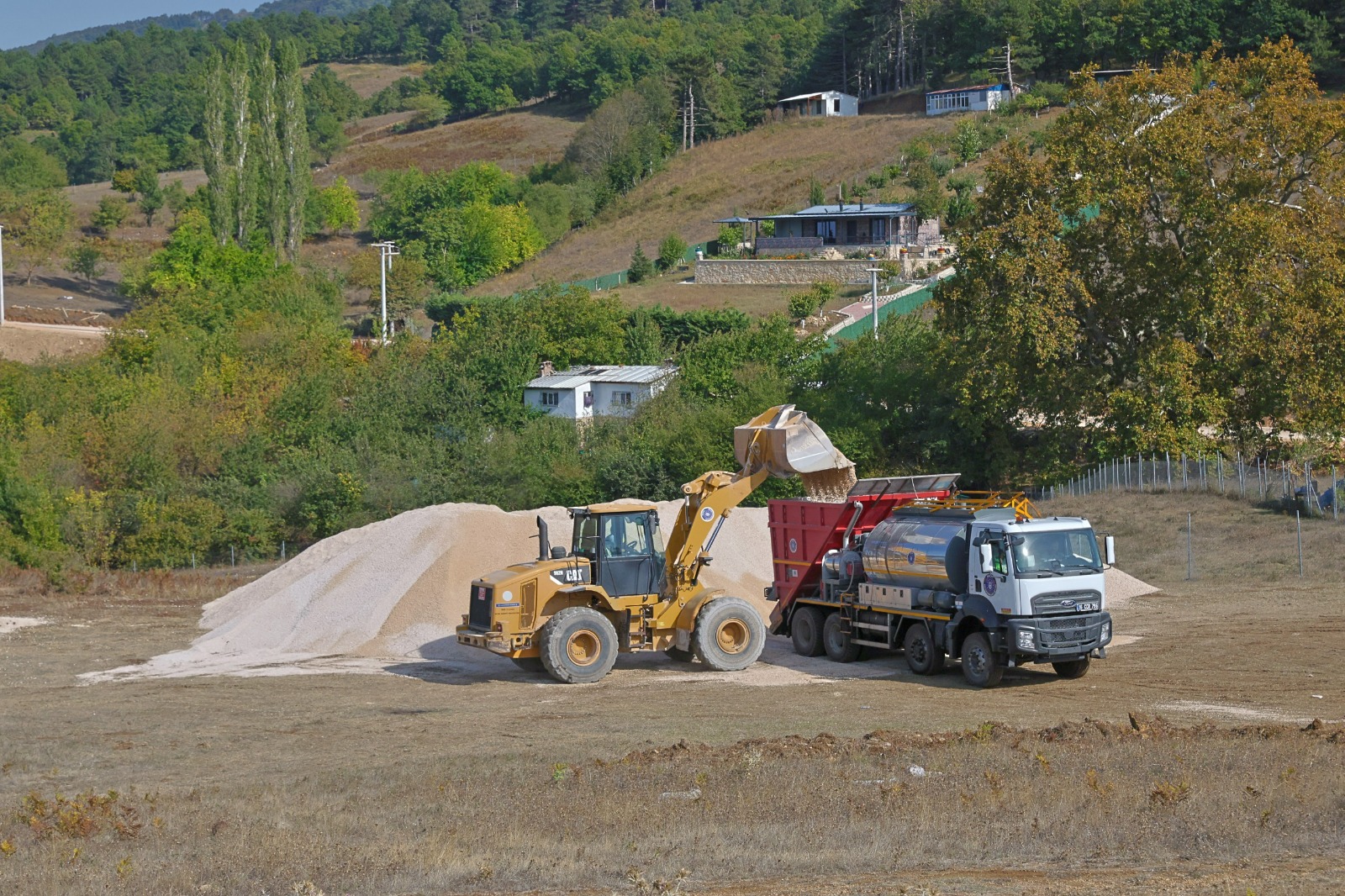 Osmangazi’nin 3 mahallesinde 15 kilometrelik yol yenileniyor