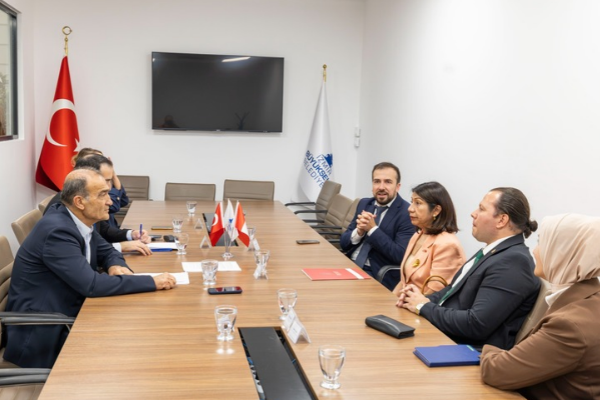 İzmir ile Peru arasında iş birliği görüşüldü