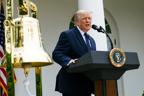 Trump, Beyaz Saray’ın yeni helikopter pistinden ilk uçuşu gerçekleştirdi