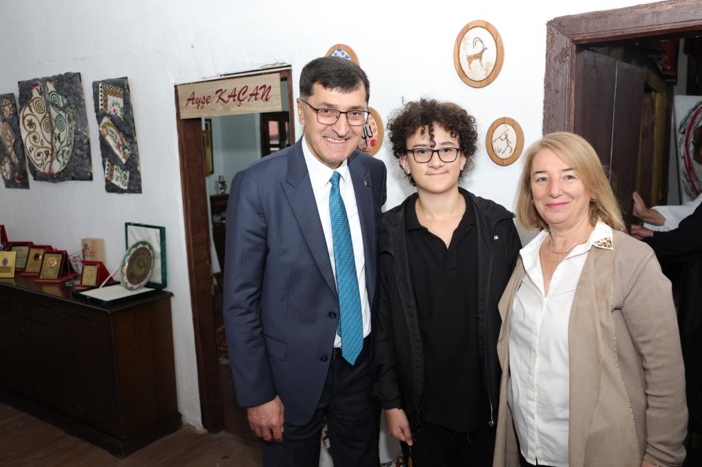 Kütahya’da kadın kooperatifi ve derneğinin yeni hizmet binası açıldı