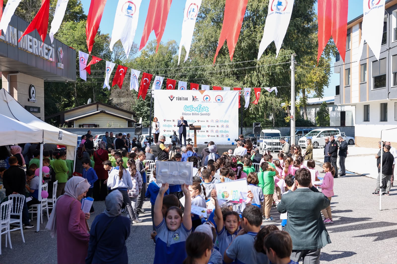 Düzce Bilim Şenliği’nde protokol açılışı gerçekleştirildi