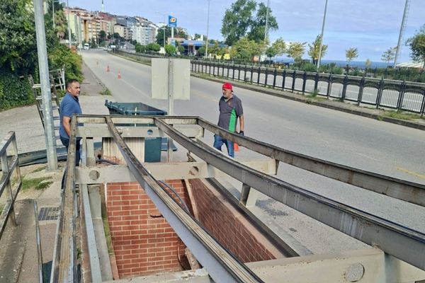 Giresun’da Plajlar Bölgesi’ndeki alt geçitlerin üst kaplamaları yenileniyor
