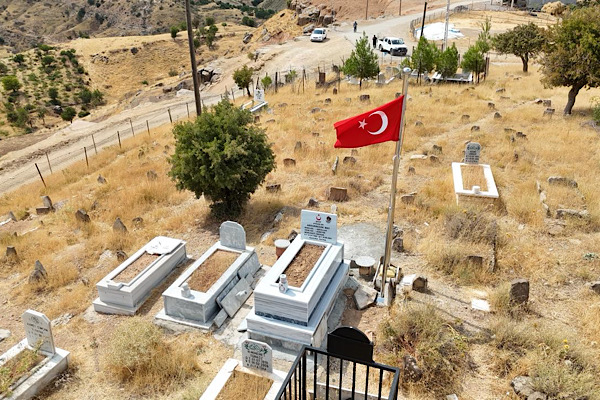 Siirt’te 16 şehit mezarında bakım ve onarım çalışması yapıldı