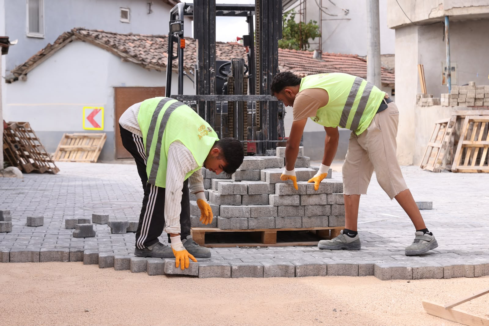 Mustafakemalpaşa’da altyapı çalışmalarının ardından üstyapı yenileniyor